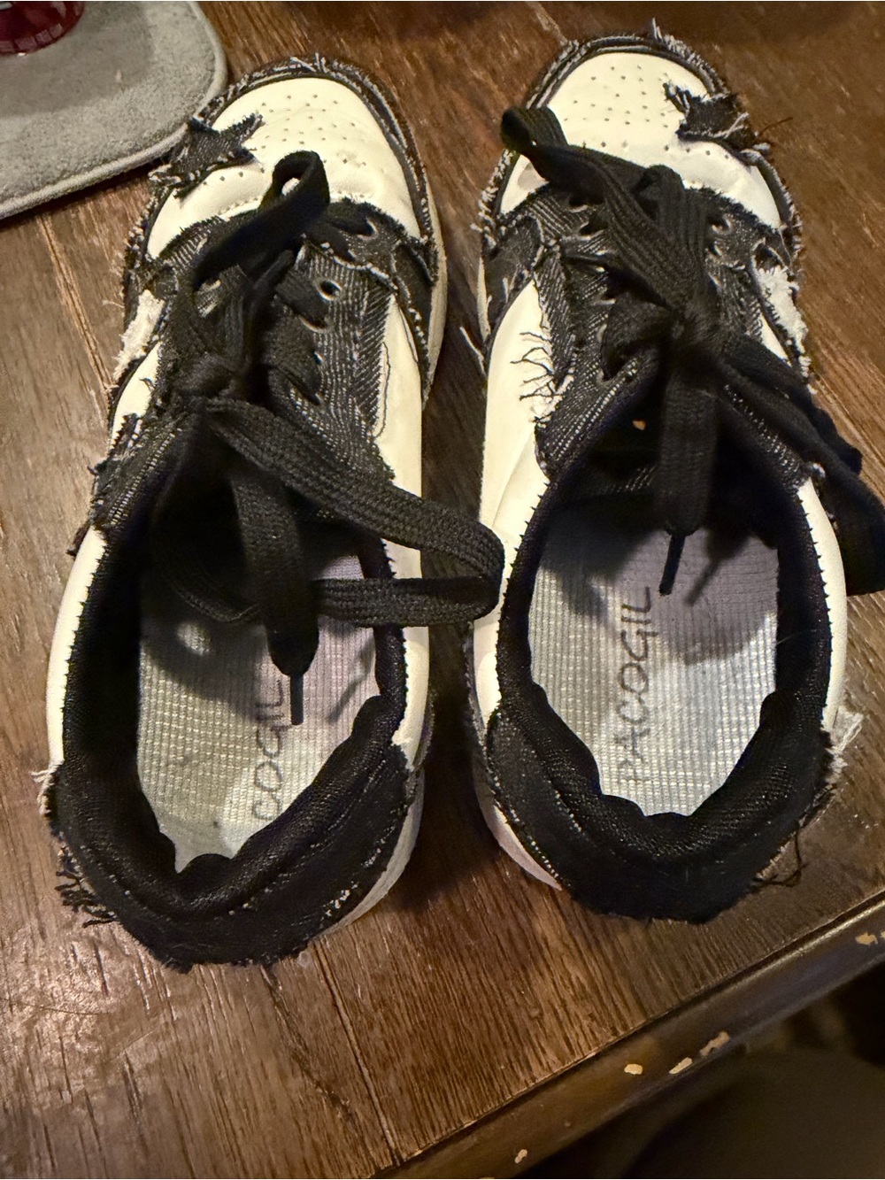 Women’s Black & White Star Accent Lace-Up Sneakers - Picture 3 of 4